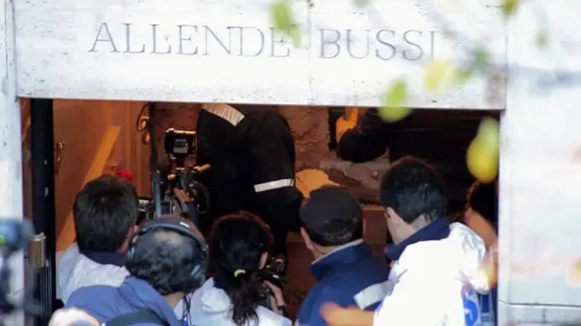 Salvador Allende sale de su tumba